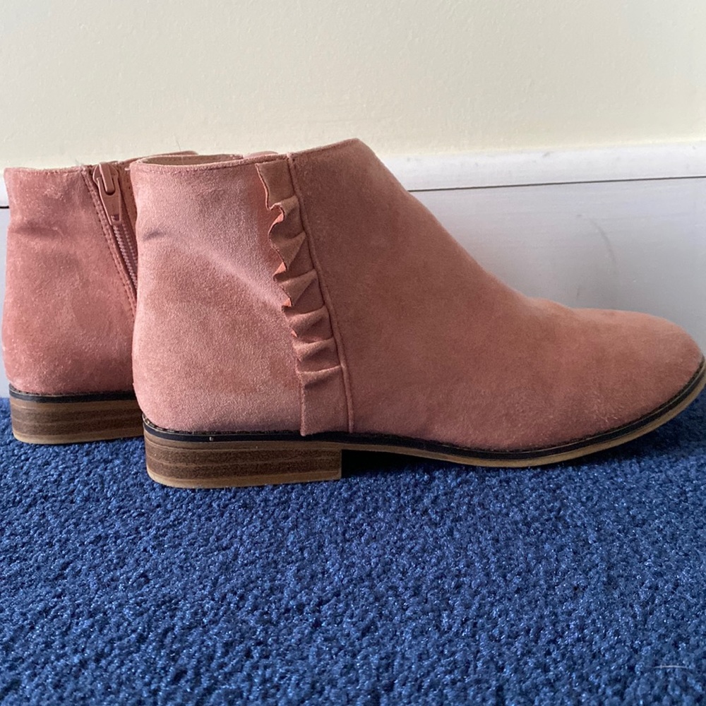 Low heel pink boots